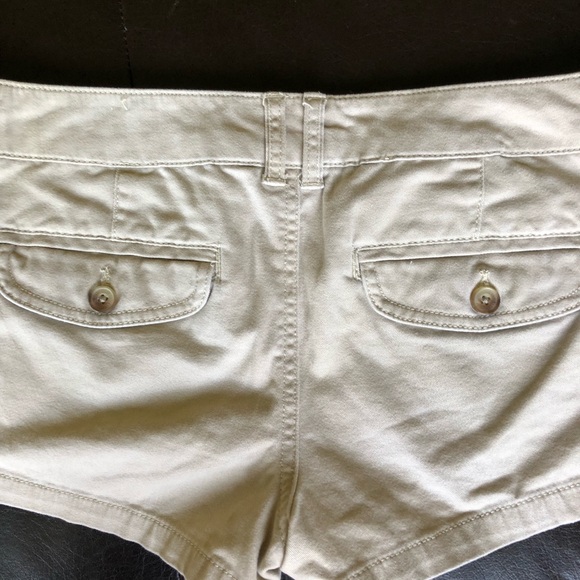 American Eagle Outfitters stretch tan shorts rear pockets  juniors size 2 - Picture 2 of 4